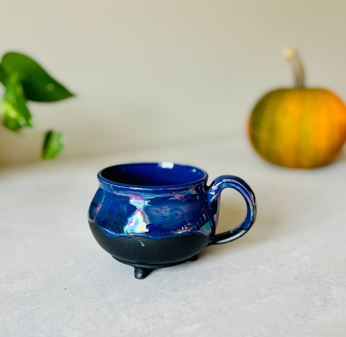 Iridescent Magic Potion Cauldron Mug(14 fl oz)