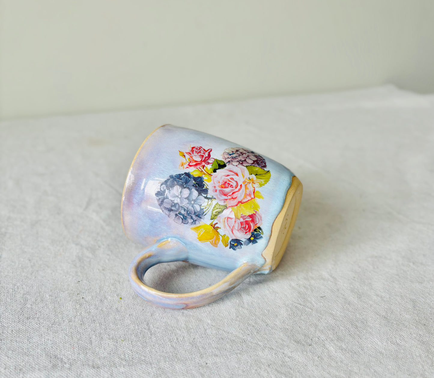 Cotton Candy Hydrangea Mug (15 fl oz)