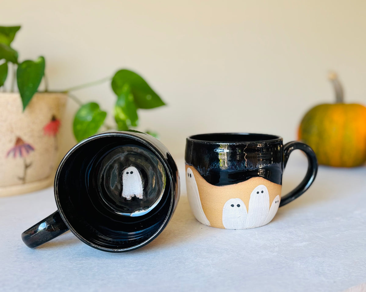 Spooky Night Peek-a-boo Ghost Soup Mug (26 fl oz)