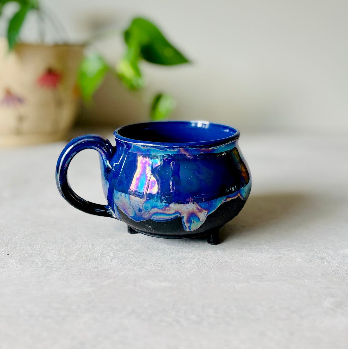 Iridescent Magic Potion Cauldron Mug(14 fl oz)