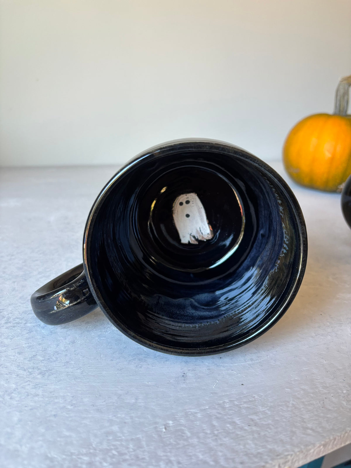 Spooky Night Peek-a-boo Ghost Soup Mug (26 fl oz)
