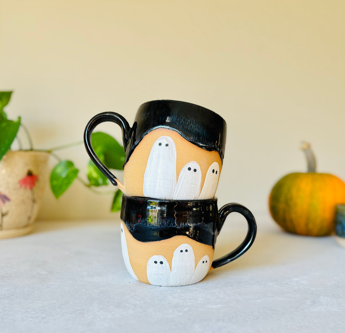 Spooky Night Peek-a-boo Ghost Soup Mug (26 fl oz)