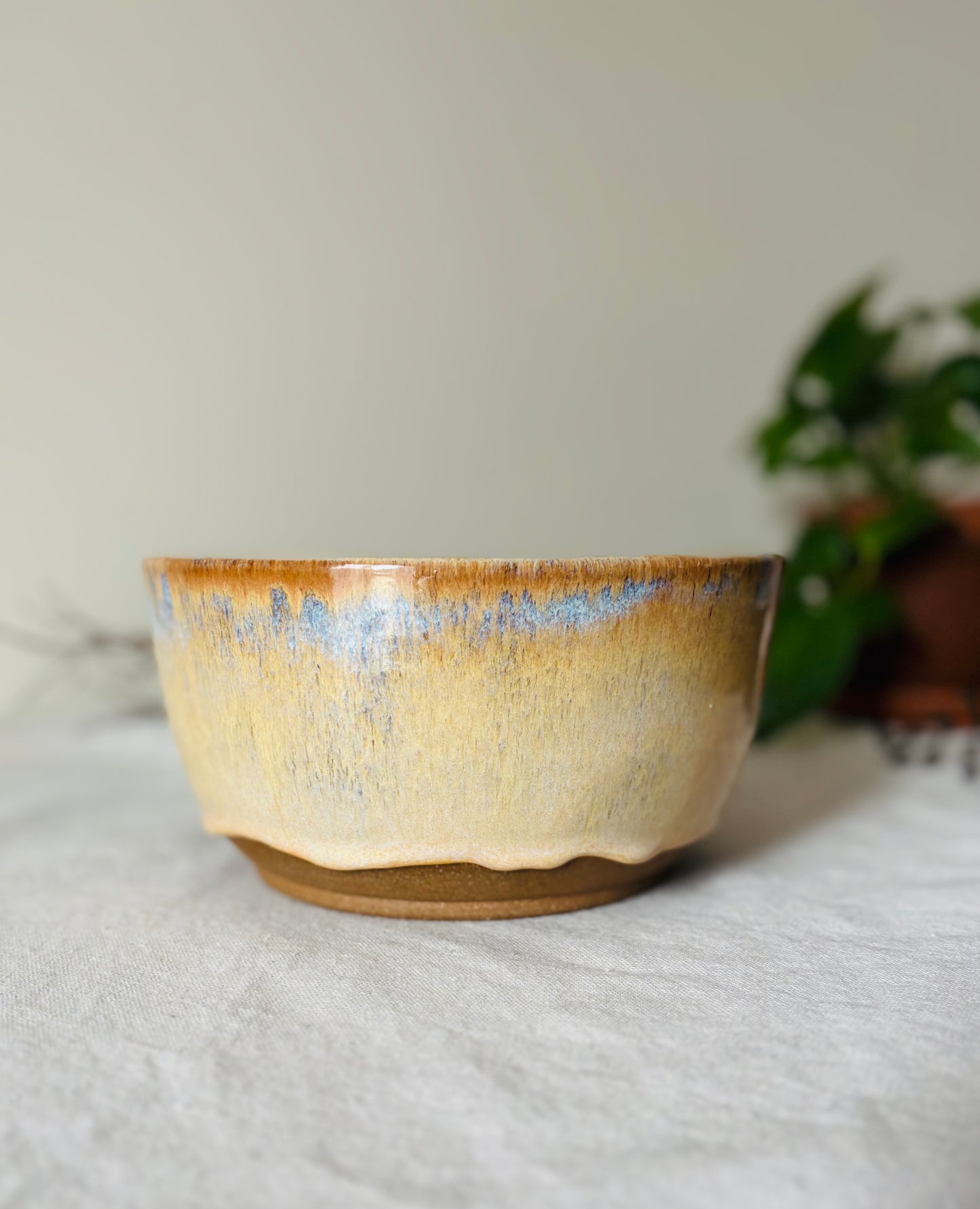 12 Cup Toasted Honey Cream Serving Bowl